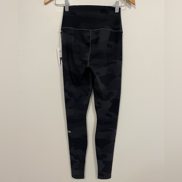 Alo Yoga High Waist Vapor Legging Black Camouflage XS NWT - Picture 11 of 16